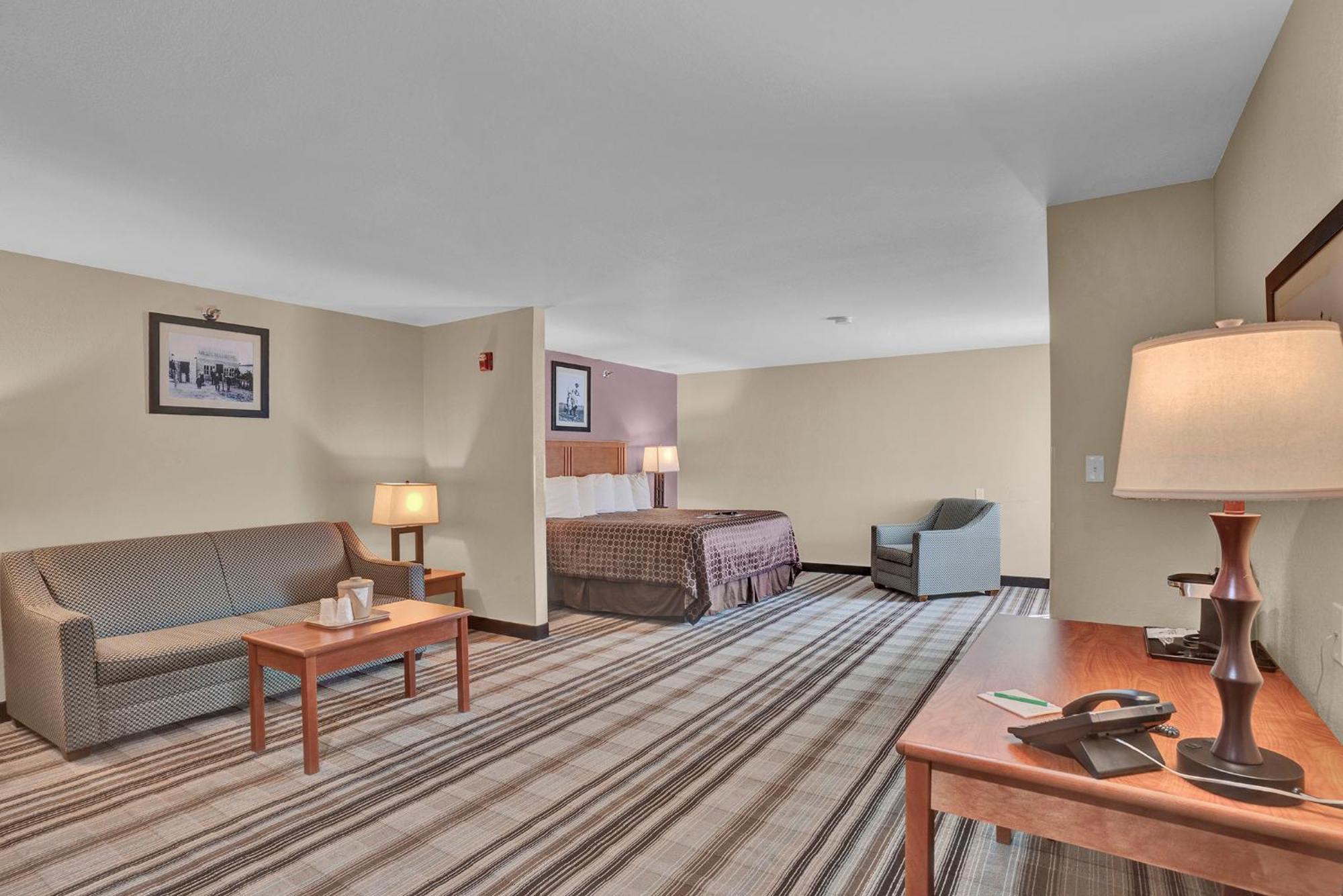 Bowman Lodge & Convention Center Bagian luar foto