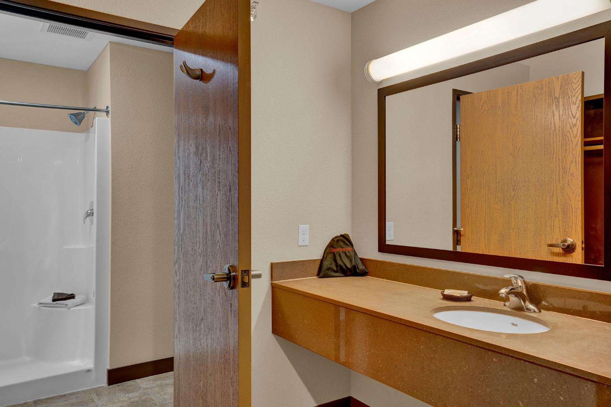 Bowman Lodge & Convention Center Bagian luar foto