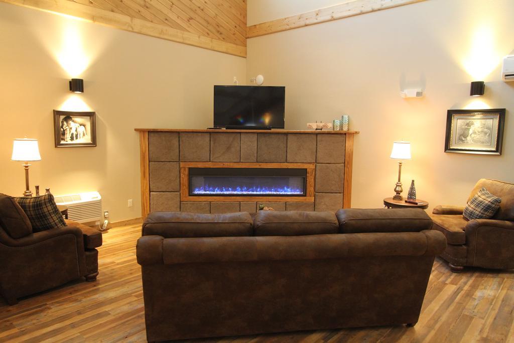 Bowman Lodge & Convention Center Bagian luar foto