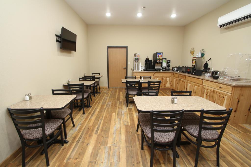 Bowman Lodge & Convention Center Bagian luar foto
