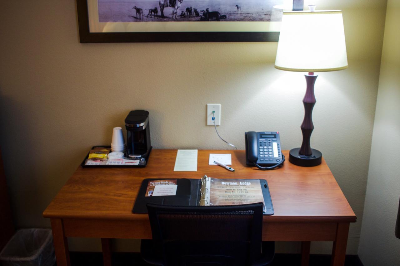 Bowman Lodge & Convention Center Bagian luar foto